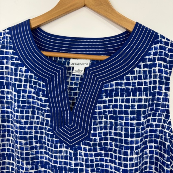 Liz Claiborne Women’s Size Medium Apollo Blue Multi Sleeveless Square Print Top - Picture 2 of 6